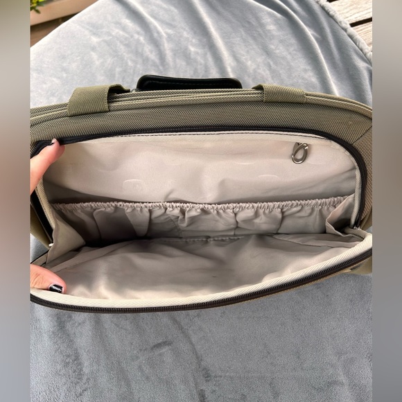 SwissGear Wenger Army Green Satchel Bag Like New - Picture 6 of 10